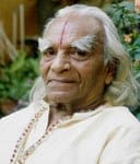 b.-k.s.-iyengar-yoga-therapy
