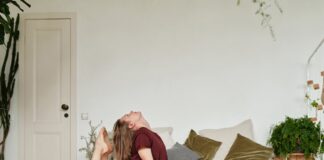 Oltre le Posizioni Yoga: La Vera Pratica che Stiamo Ignorando