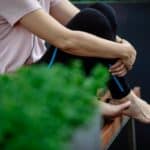 Yoga – Ginocchia sul petto