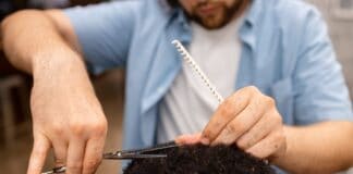 Tagliare capelli ricci corti con la luna piena: il segreto per ricci luminosi e definiti